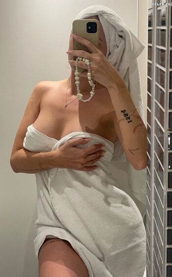 Full leaked Larissaxra private onlyfans photo