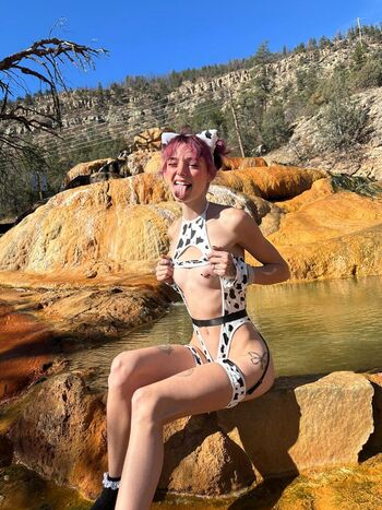 Full leaked Shrooms q page private onlyfans photo